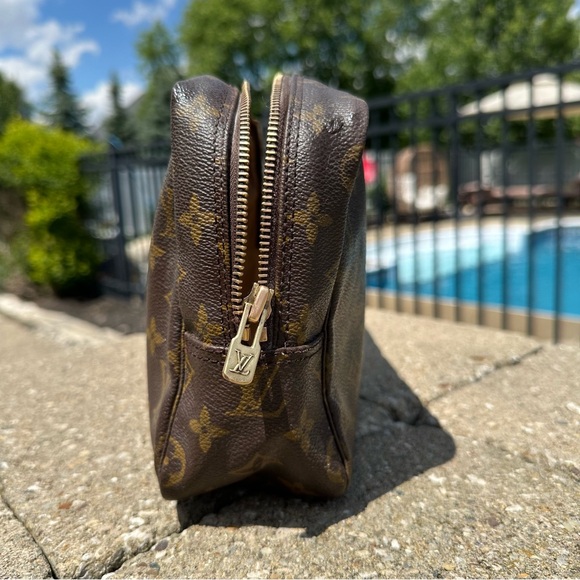 Louis Vuitton Monogram Trousse Toilette 28 - Picture 3 of 14